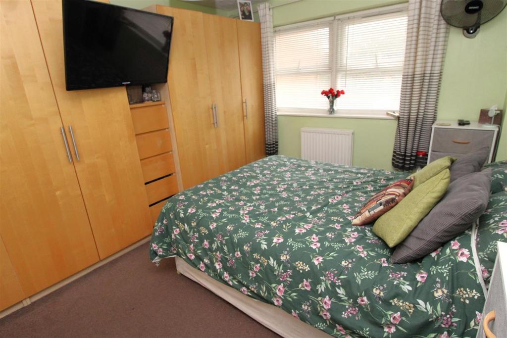 Bedroom 1.JPG