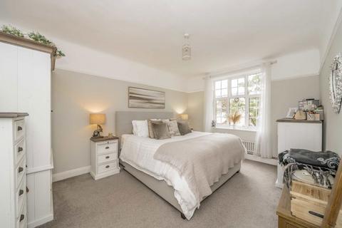 2 bedroom flat for sale, Kew Road, Kew TW9