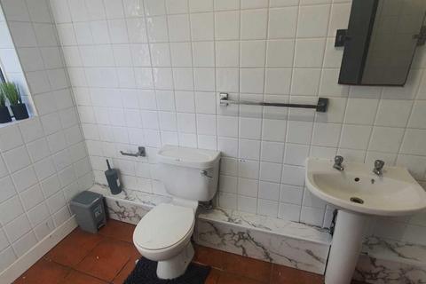 1 bedroom in a house share to rent, Double room available near City Centre, B29