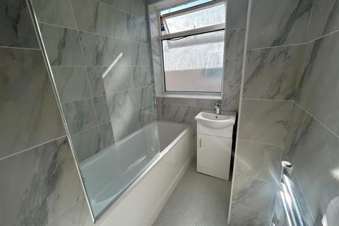 2 bedroom flat to rent, Drayton Waye, Harrow HA3