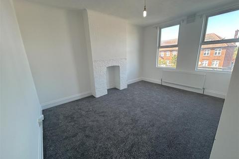 2 bedroom flat to rent, Drayton Waye, Harrow HA3
