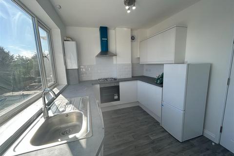 2 bedroom flat to rent, Drayton Waye, Harrow HA3