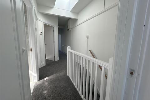 2 bedroom flat to rent, Drayton Waye, Harrow HA3