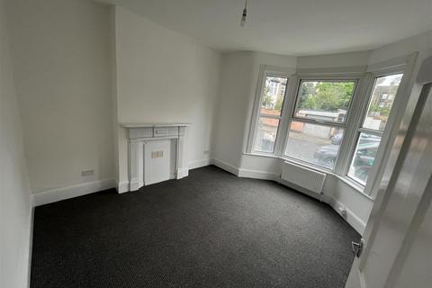 3 bedroom end of terrace house to rent, Forest Gardens, London N17