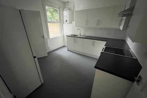 3 bedroom end of terrace house to rent, Forest Gardens, London N17