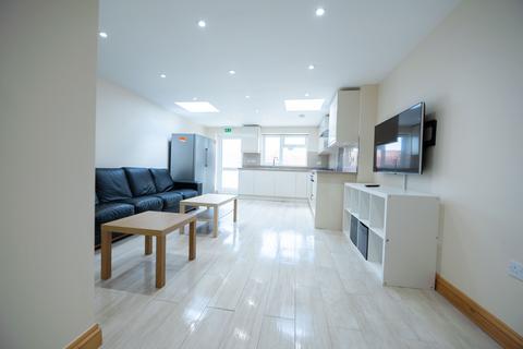 6 bedroom terraced house to rent, De Beauvoir Road, Reading, RG1