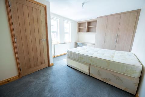 6 bedroom terraced house to rent, De Beauvoir Road, Reading, RG1