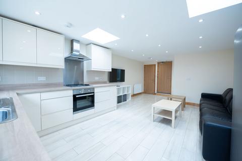 6 bedroom terraced house to rent, De Beauvoir Road, Reading, RG1