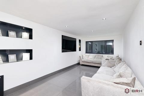 94 Stapleton Road, Warmsworth, Doncaster, DN4 9LN