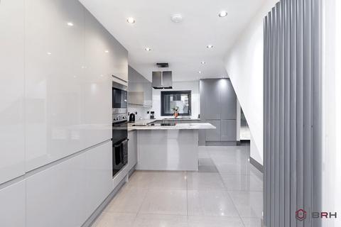 94 Stapleton Road, Warmsworth, Doncaster, DN4 9LN