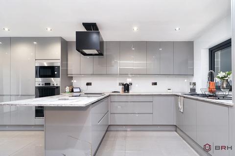 94 Stapleton Road, Warmsworth, Doncaster, DN4 9LN