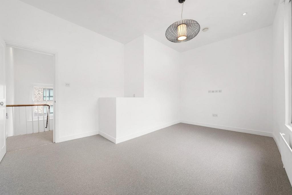 Principal Bedroom (2).JPG