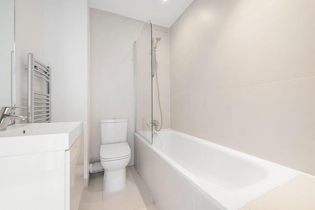 Bathroom Two.JPG