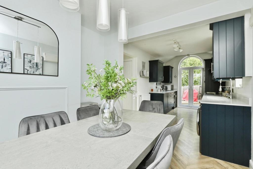 Dining kitchen