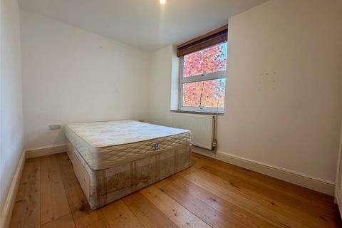 2 bedroom apartment to rent, High Street, London, N8
