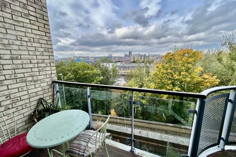 2 bedroom apartment for sale, Worsdell Drive, Gateshead, NE8