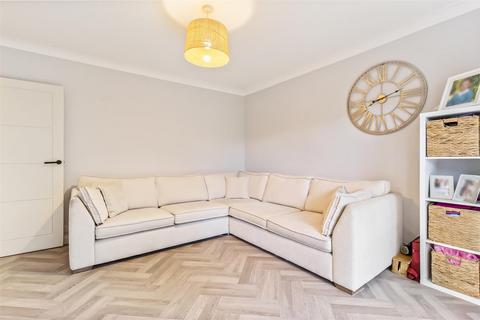 3 Shirley Close, Worthing, BN14 9BA