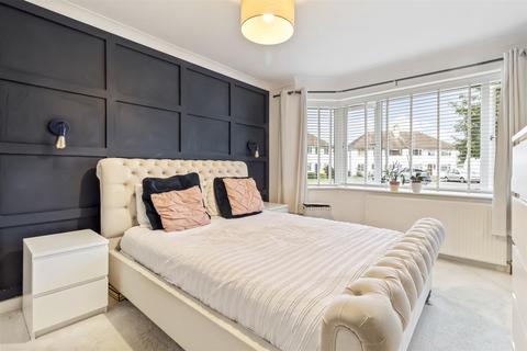 3 Shirley Close, Worthing, BN14 9BA