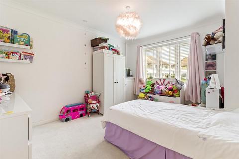 3 Shirley Close, Worthing, BN14 9BA