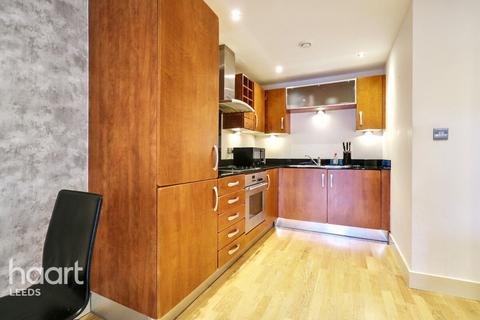 1 bedroom flat for sale, Armouries Way, LEEDS