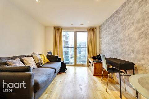 1 bedroom flat for sale, Armouries Way, LEEDS