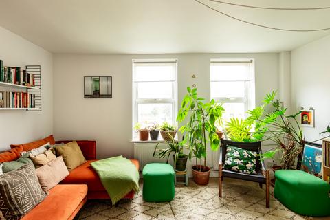 2 bedroom maisonette for sale, Caldecott Way, London E5