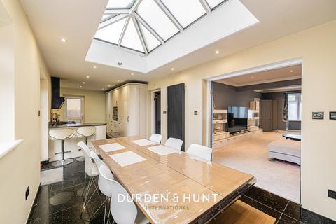 4 bedroom end of terrace house for sale, Preston Drive, Wanstead E11
