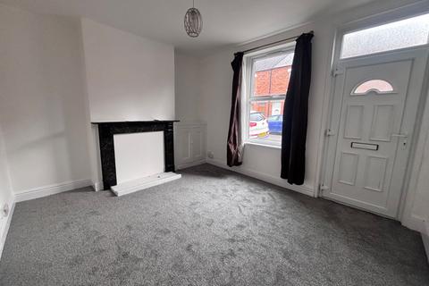2 bedroom end of terrace house to rent, Hatton Gardens, Newark, Notts, NG24