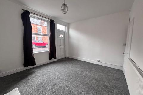 2 bedroom end of terrace house to rent, Hatton Gardens, Newark, Notts, NG24