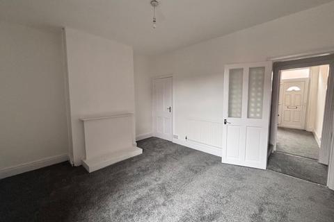 2 bedroom end of terrace house to rent, Hatton Gardens, Newark, Notts, NG24