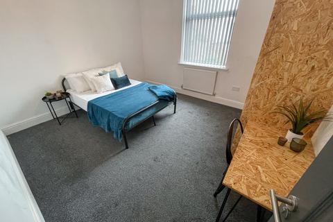undefined, Holmes Street, L8 0RH,