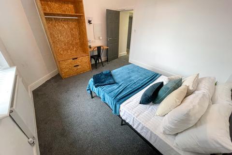undefined, Holmes Street, L8 0RH,