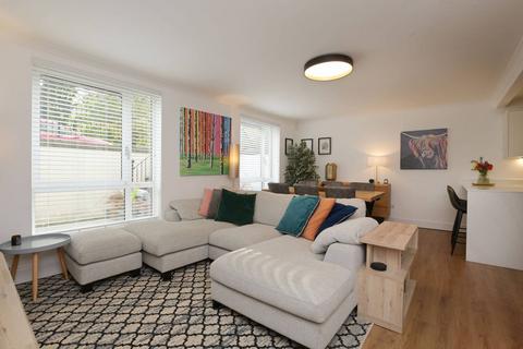 3 bedroom flat for sale, 22 Hopetoun Crescent, Bellevue, Edinburgh, EH7 4AY