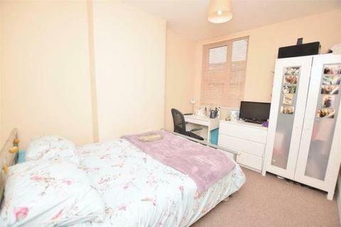 2 bedroom terraced house to rent, Warwick Street, Nottingham NG7
