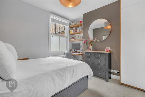 2 bedroom flat for sale, Astonville Street, London