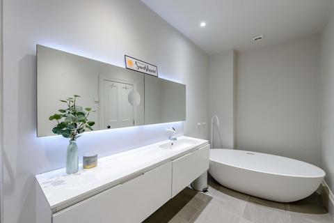 1 bedroom flat for sale, Castellain Road, Little Venice W9