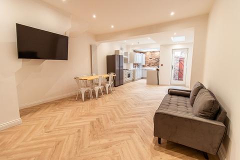 6 bedroom house to rent, Woodcroft Road, Liverpool L15