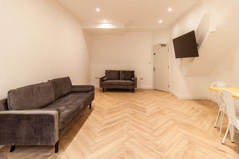 6 bedroom house to rent, Woodcroft Road, Liverpool L15
