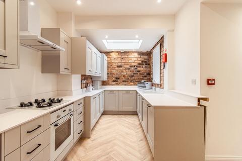 6 bedroom house to rent, Woodcroft Road, Liverpool L15