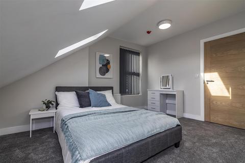 5 bedroom semi-detached house to rent, 5 Bed on City Road, Lenton, Nottingham, NG7 2JJ