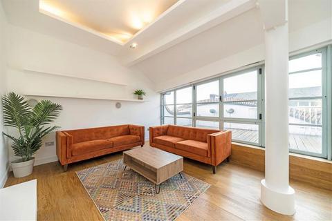3 bedroom flat to rent, Queen Elizabeth Street, London SE1