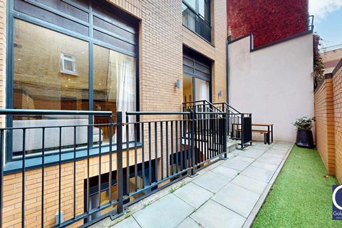 undefined, Dock Street, London, E1