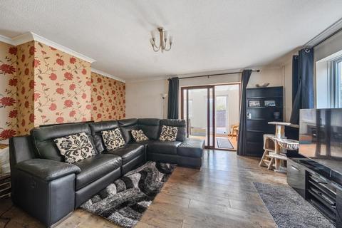 3 bedroom semi-detached house for sale, Vincent Road,  Aylesbury,  HP19