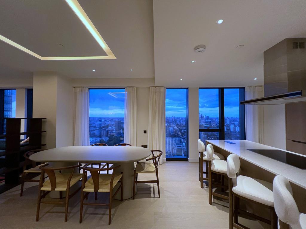 Sw2 3ap River Park Tower, London, SW8 3 bed apartment - £22,013 pcm (£5,080 pw)