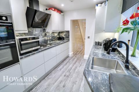 3 bedroom terraced house for sale, Churchill Road, Great Yarmouth
