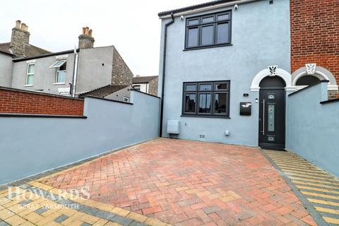3 bedroom terraced house for sale, Churchill Road, Great Yarmouth