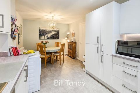 3 bedroom semi-detached house for sale, Enots Close, Lichfield, WS13