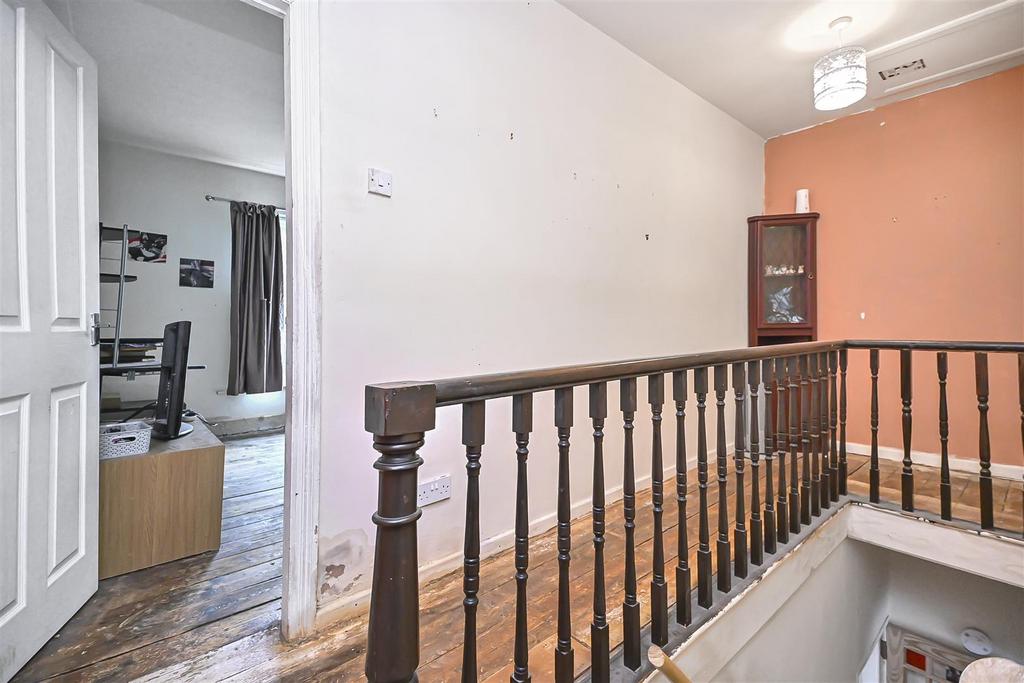 13 Robertshaw Street Landing.jpg