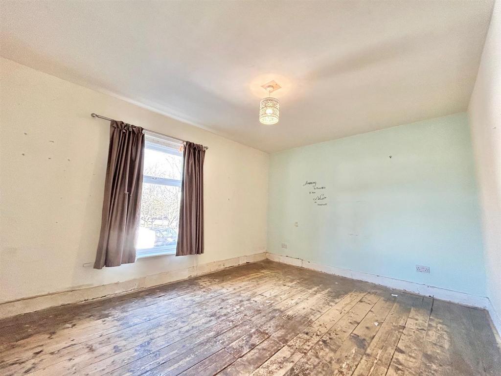 Bedroom 1.jpg