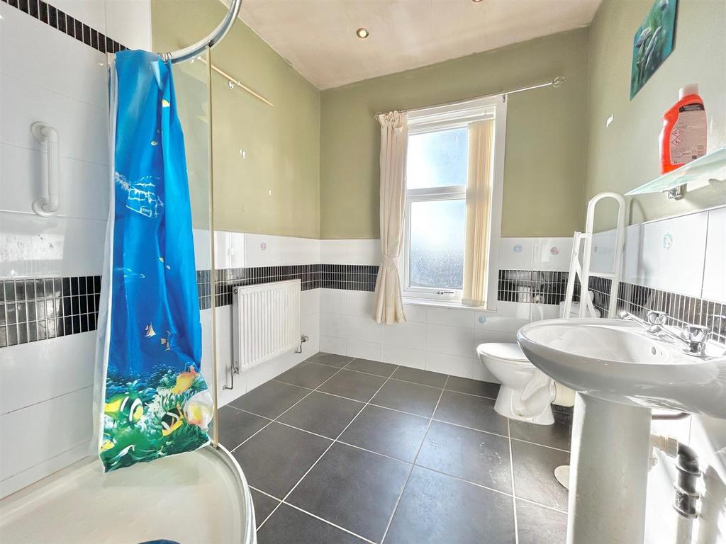 Shower Room.jpg